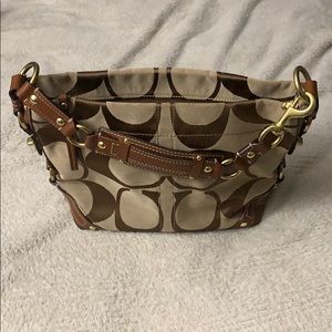 ⭐️ Authentic Coach Carly Signature Hobo Bag ⭐️